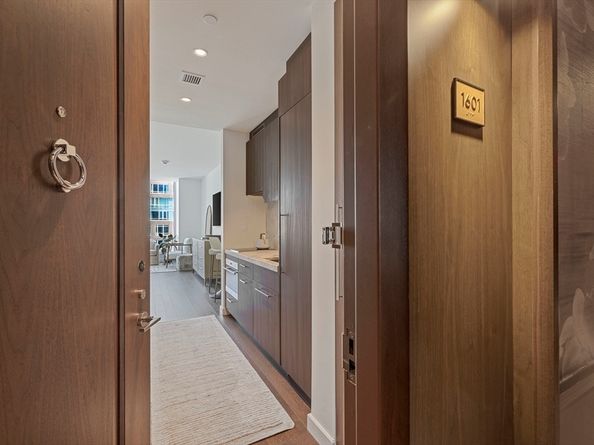 430 Stuart St 1601, Boston MA 02116