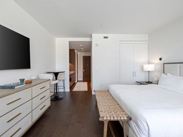 430 Stuart St 1601, Boston MA 02116