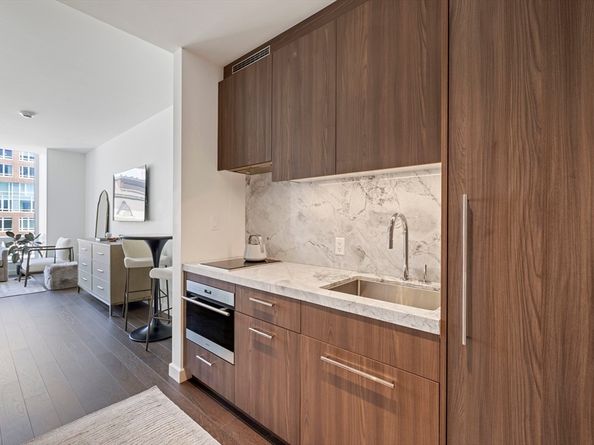 430 Stuart St 1601, Boston MA 02116