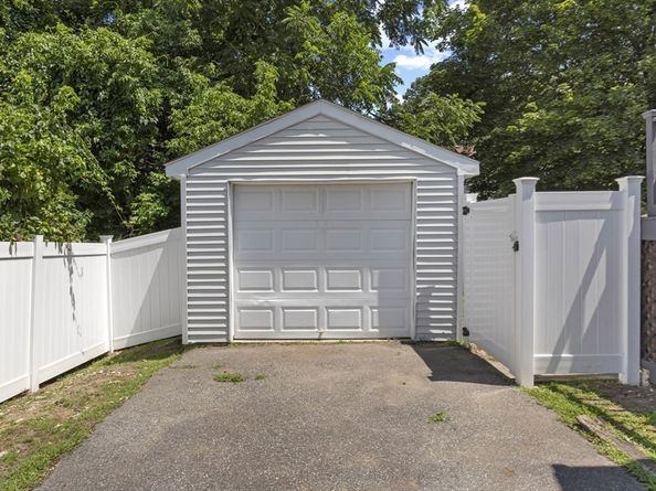 34 Glenvale Ave, Billerica MA 01821