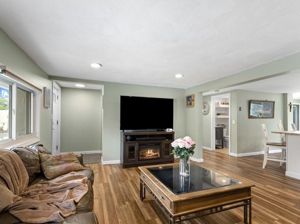 34 Glenvale Ave, Billerica MA 01821