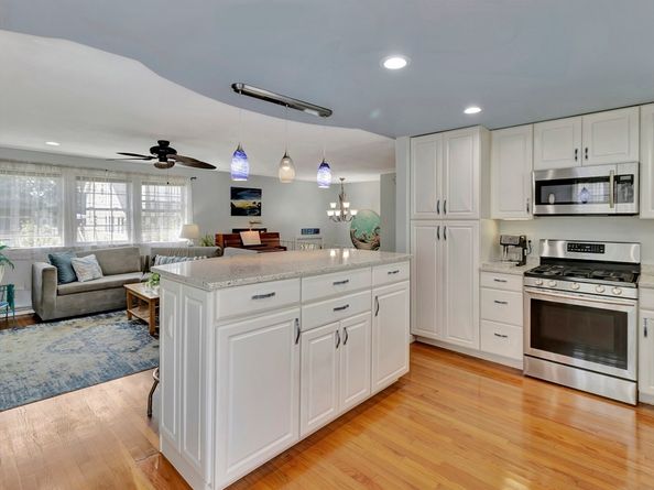 15 H St, Hull MA 02045