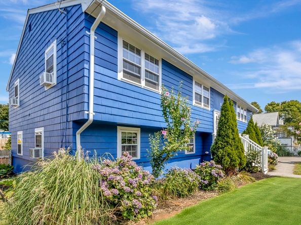 15 H St, Hull MA 02045