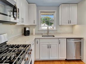 15 H St, Hull MA 02045