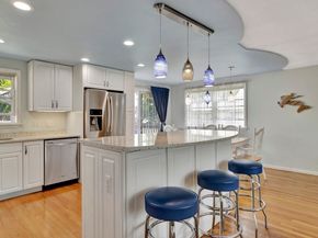 15 H St, Hull MA 02045