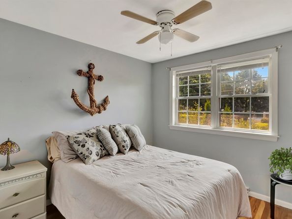15 H St, Hull MA 02045