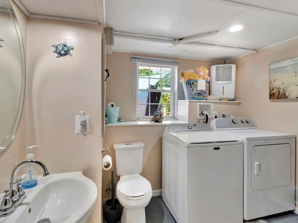 15 H St, Hull MA 02045