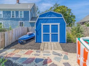 15 H St, Hull MA 02045