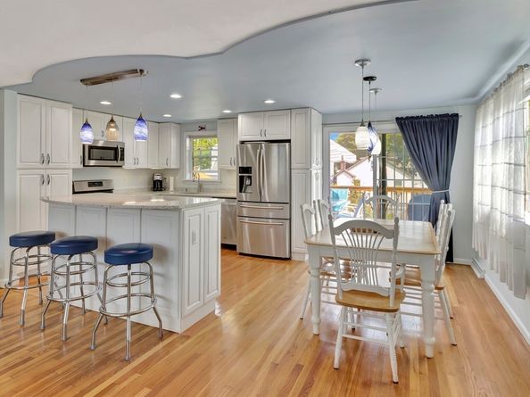 15 H St, Hull MA 02045