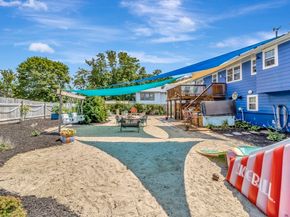 15 H St, Hull MA 02045