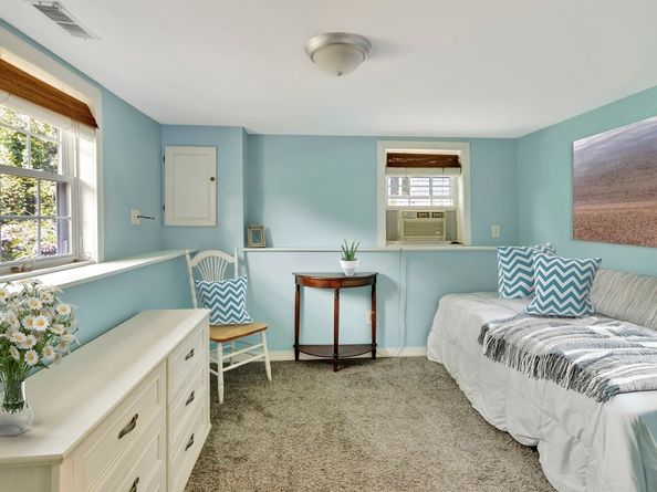 15 H St, Hull MA 02045