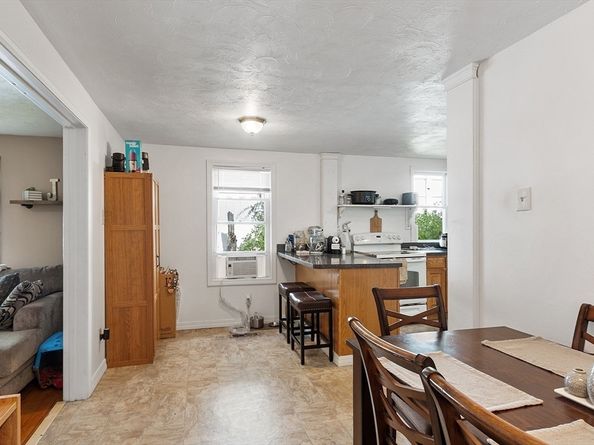 18 Candlewood St, Worcester MA 01602