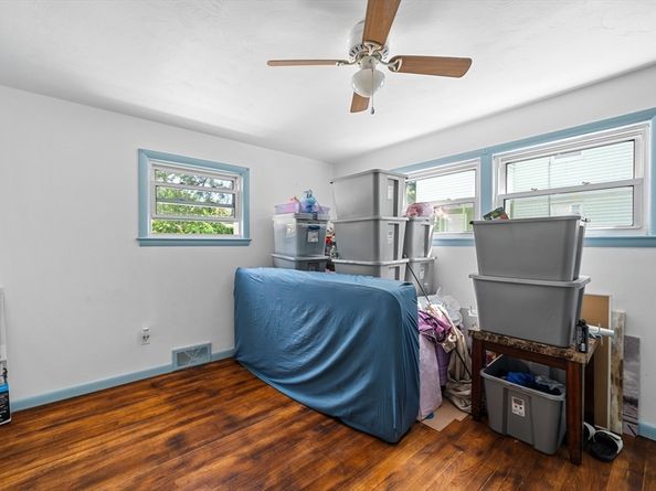 121 Pilgrim Ave, Worcester MA 01604