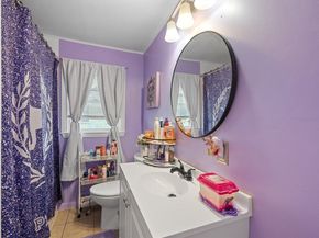 121 Pilgrim Ave, Worcester MA 01604