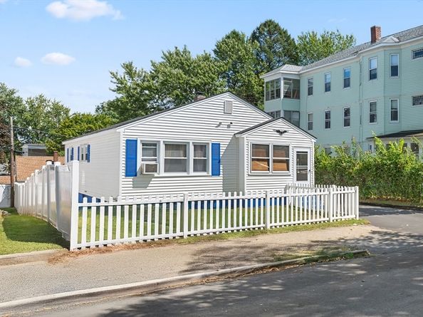 121 Pilgrim Ave, Worcester MA 01604