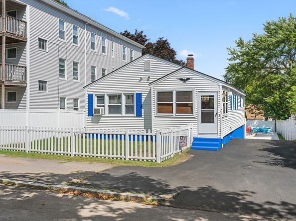 121 Pilgrim Ave, Worcester MA 01604