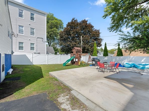 121 Pilgrim Ave, Worcester MA 01604