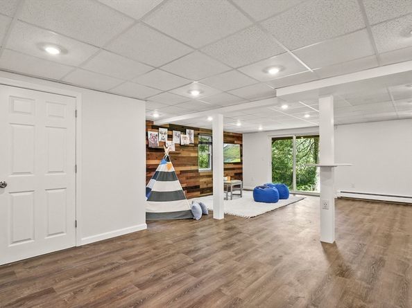 6 Barrows Road, Mendon MA 01756
