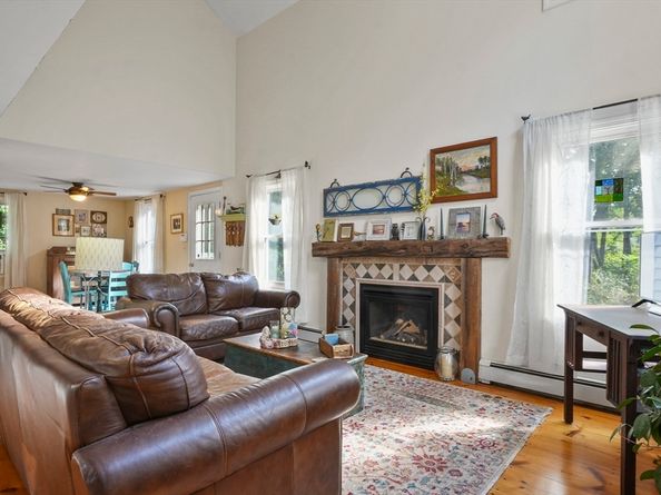 11 Chestnut St, Stow MA 01775