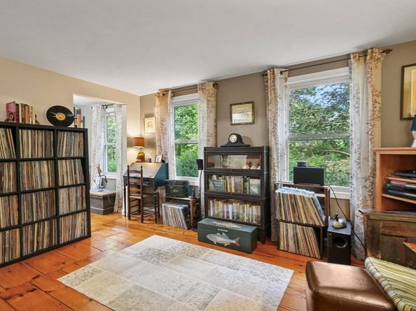 11 Chestnut St, Stow MA 01775