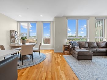 10 Taber St