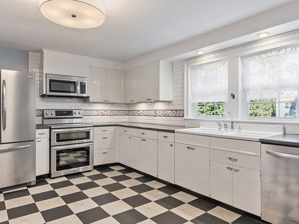 32 Doyle St, Leominster MA 01453