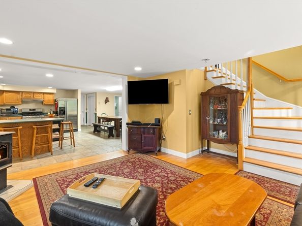 70 Maple St, West Newbury MA 01985