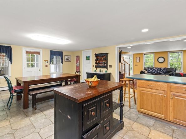 70 Maple St, West Newbury MA 01985