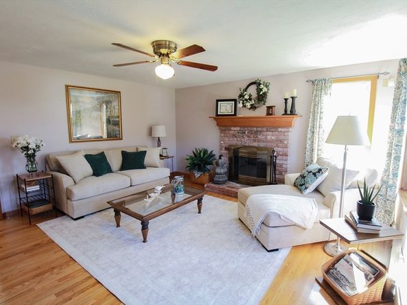 64 Britney Dr, Holden MA 01520
