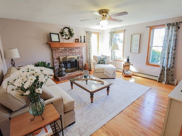 64 Britney Dr, Holden MA 01520