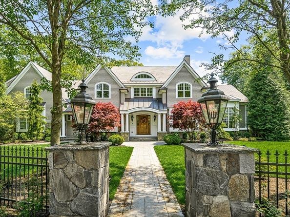 99 Old Colony Rd, Wellesley MA 02481