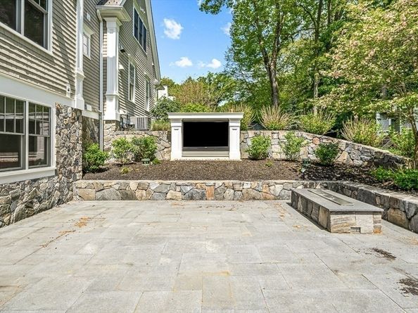 99 Old Colony Rd, Wellesley MA 02481