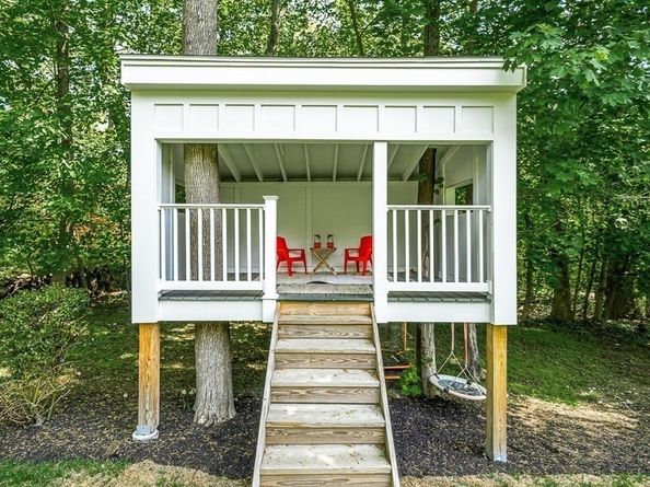99 Old Colony Rd, Wellesley MA 02481