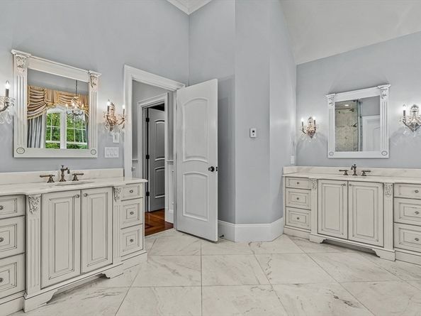99 Old Colony Rd, Wellesley MA 02481