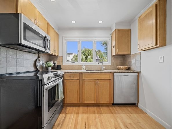 8 Butterworth Rd, Beverly MA 01915