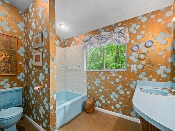 39 Indian Ridge Road, Natick MA 01760