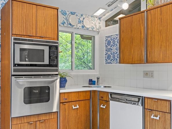 39 Indian Ridge Road, Natick MA 01760