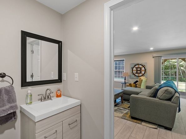 141 Pinewood Drive 10B, Gardner MA 01440