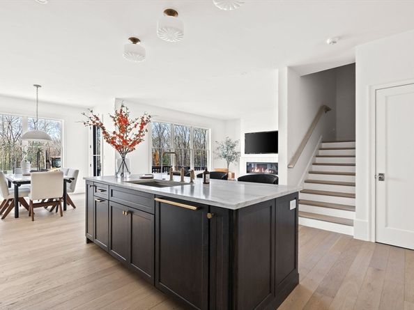 22 Common Court 22, Lexington MA 02421