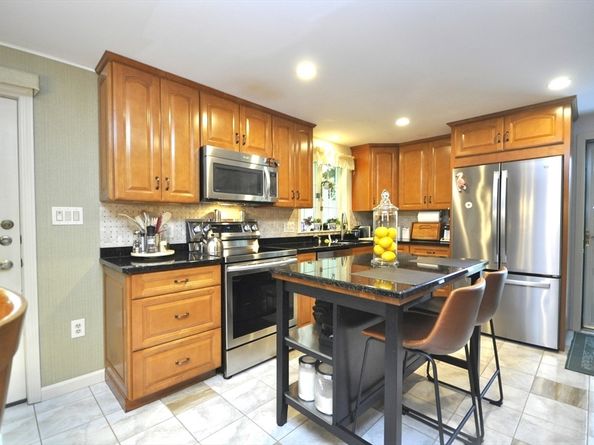 125 Walnut St, Bridgewater MA 02324