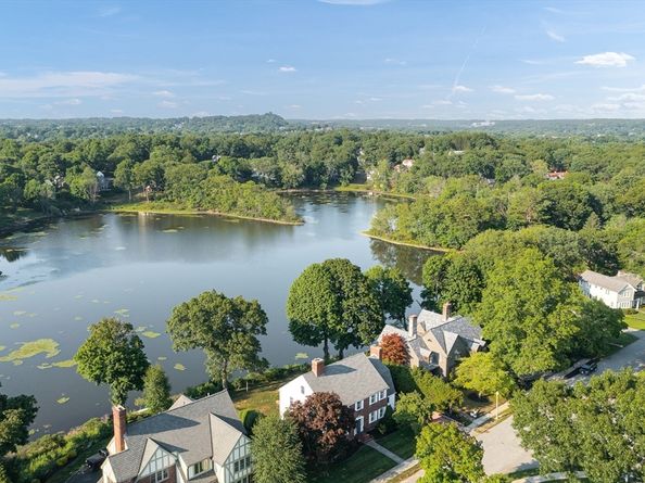 10 Dartmouth Street, Winchester MA 01890