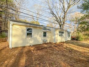 16 School House Cross Rd, Brookfield MA 01506