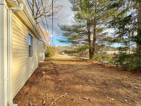 16 School House Cross Rd, Brookfield MA 01506