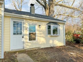 16 School House Cross Rd, Brookfield MA 01506