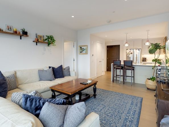40 Traveler St 410, Boston MA 02118