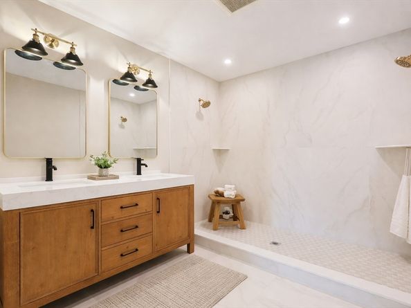 68 Rowe St U:2, Boston MA 02131