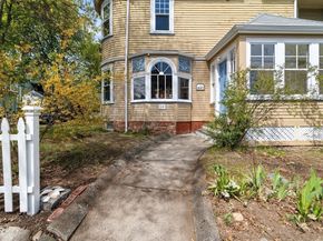10 Oak Bluff St, Medford MA 02155