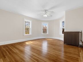 10 Oak Bluff St, Medford MA 02155