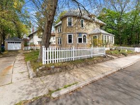 10 Oak Bluff St, Medford MA 02155
