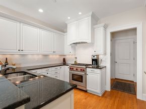 12 Fillmore Place 12, Weston MA 02493